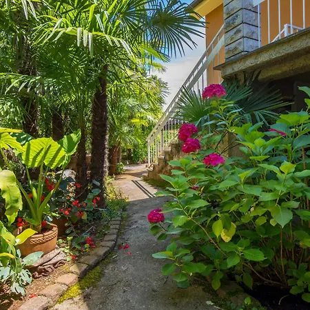 Rebecca Апартаменти *